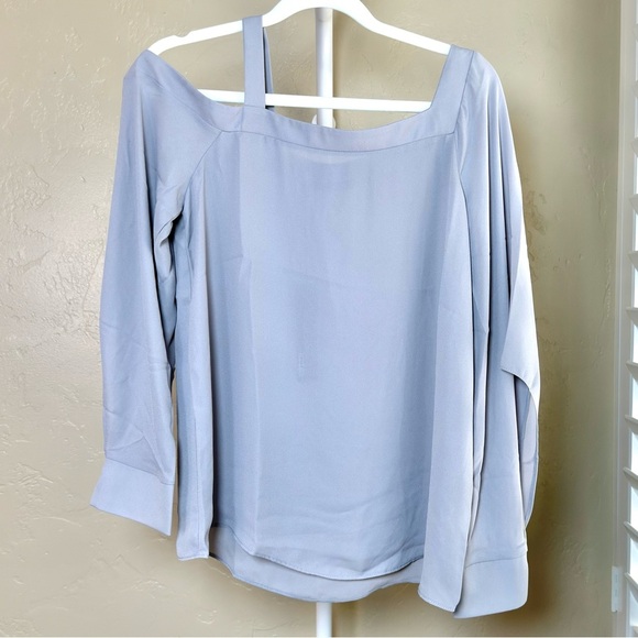 krisa Tops - Krisa Off-Shoulder Cutout Sleeve Top in Soft Lavender Size Small